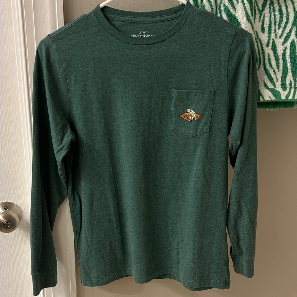 Vineyard Vines Tee with Fish